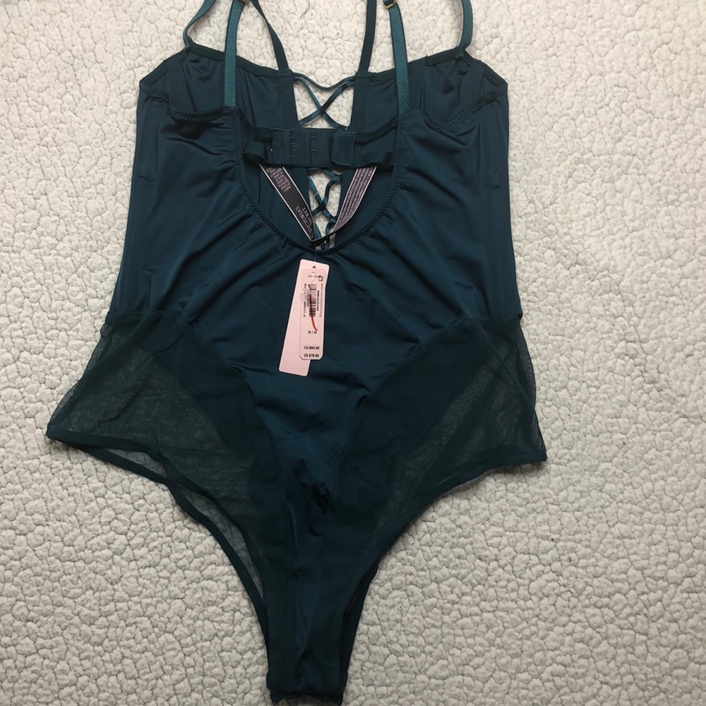 VICTORIA SECRET - Picture 2 of 7